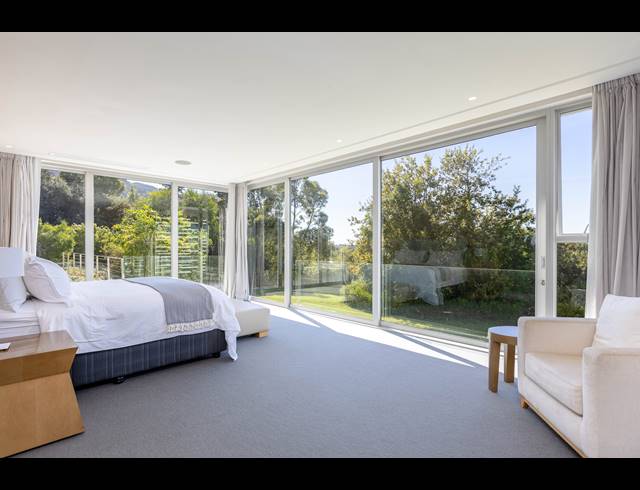 5 BEDROOM FREEHOLD TO LET IN CONSTANTIA